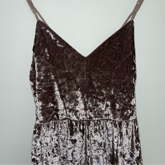 FAVLUX Romper Women's Size Medium Crushed Velvet Dusty Pink Beige Tank Shorts - Picture 3 of 10